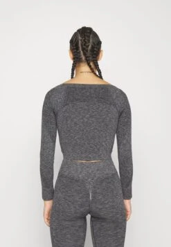 SEAMLESS CROPPED LONGSLEEVE - Langarmshirt - Black -Even&Odd 7d040ae2db5048f893d371c75aa96ed7