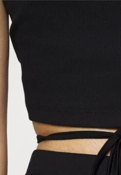 Top - 802 - Black_001 - White -Even&Odd 9ffd88a76585426395e9a03db26003d8